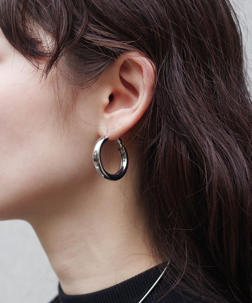 yu-ka(ユーカ)の「YU-KA : ボリュームフープピアス(ピアス(両耳用)・レディース・シルバー/ゴールド・ONE SIZE)」の14枚目の写真