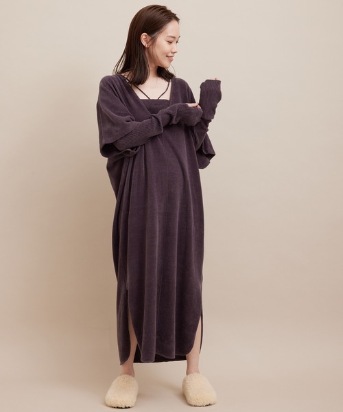 SALON adam et rope'（サロン アダム エ ロペ）の「【極上の肌ざわり】アームウォーマー付ワンピース -CreamyCotton /クリーミーコットン-（ワンピース・レディース・チャコールグレー/ベージュ/オフホワイト・FREE）」の4枚目の写真