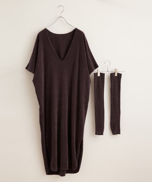 SALON adam et rope'（サロン アダム エ ロペ）の「【極上の肌ざわり】アームウォーマー付ワンピース -CreamyCotton /クリーミーコットン-（ワンピース・レディース・チャコールグレー/ベージュ/オフホワイト・FREE）」の11枚目の写真