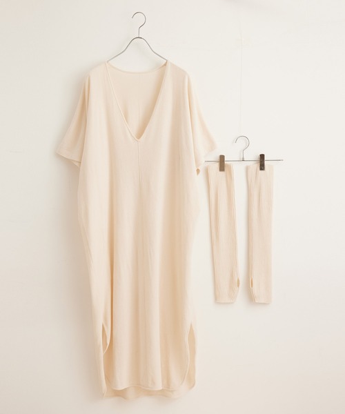 SALON adam et rope'（サロン アダム エ ロペ）の「【極上の肌ざわり】アームウォーマー付ワンピース -CreamyCotton /クリーミーコットン-（ワンピース・レディース・チャコールグレー/ベージュ/オフホワイト・FREE）」の13枚目の写真
