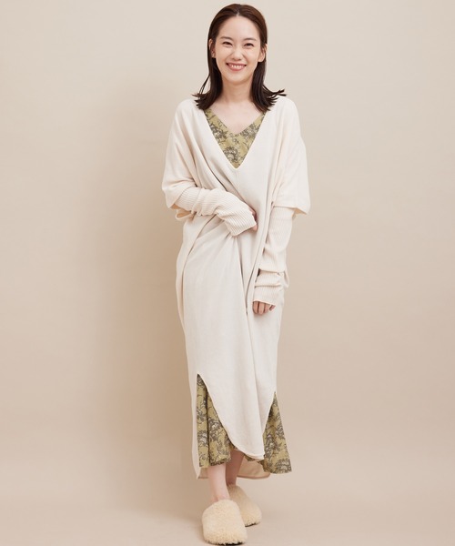 SALON adam et rope'（サロン アダム エ ロペ）の「【極上の肌ざわり】アームウォーマー付ワンピース -CreamyCotton /クリーミーコットン-（ワンピース・レディース・チャコールグレー/ベージュ/オフホワイト・FREE）」の18枚目の写真