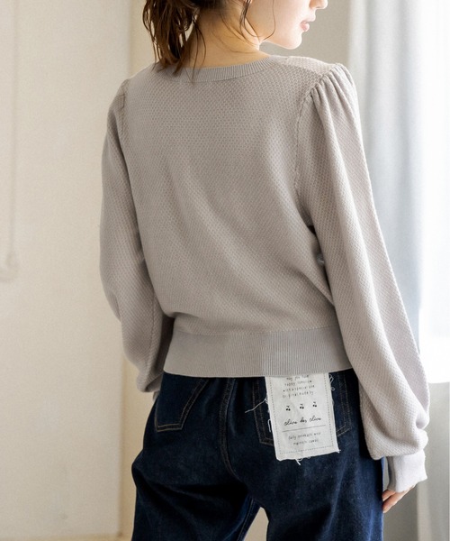 OLIVE des OLIVE（オリーブデオリーブ）の「パールボタンクルーネックカーディガン（カーディガン/ボレロ・レディース・グレー/ライトブラウン/ミント・FREE）」の4枚目の写真