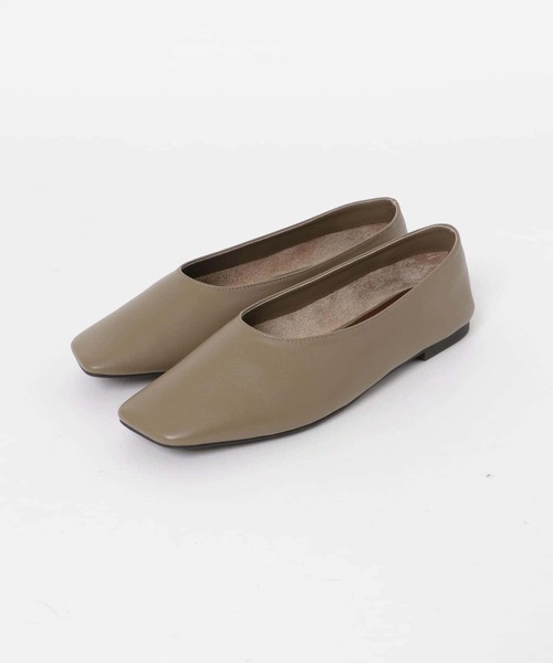 URBAN RESEARCH(アーバンリサーチ)の「レザーフラットシューズ(パンプス・レディース・ブラウン系その他/ブラック・36/38/37)」の1枚目の写真