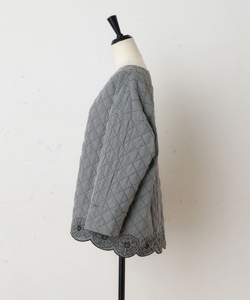 BEARDSLEY（ビアズリー）の「同じ生地でコートもご用意 裾スカラブラウス（シャツ/ブラウス・レディース・ブラック・FREE）」の4枚目の写真