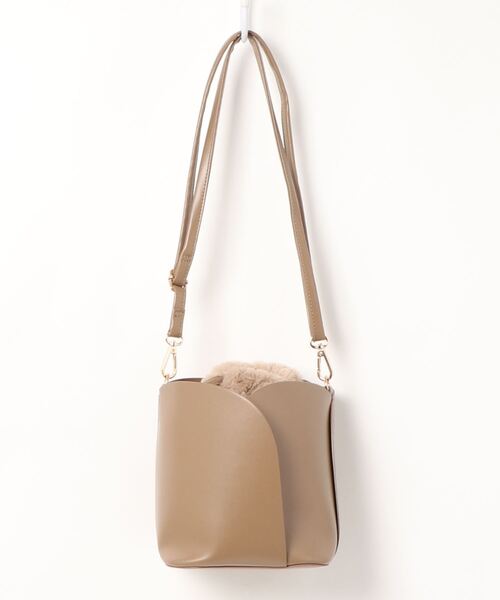 Te chichi（テチチ）の「ファー巾着×合皮バッグ（ショルダーバッグ・レディース・ブラック/キャメル・ﾌﾘ-）」の2枚目の写真