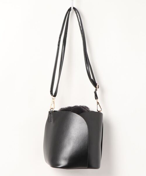 Te chichi（テチチ）の「ファー巾着×合皮バッグ（ショルダーバッグ・レディース・ブラック/キャメル・ﾌﾘ-）」の3枚目の写真