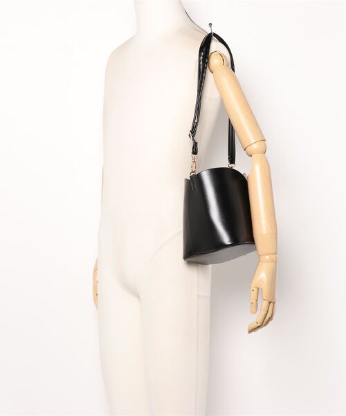 Te chichi（テチチ）の「ファー巾着×合皮バッグ（ショルダーバッグ・レディース・ブラック/キャメル・ﾌﾘ-）」の8枚目の写真