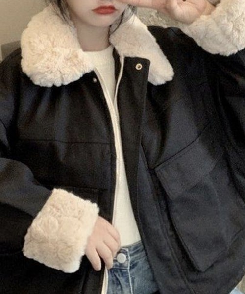 FRP(エフアールピー)の「YUGA フェイクムートン ボア ブルゾン ショートジャケットコート(ダウンジャケット/コート・レディース・ブラック/ライトブルー/イエロー/ピンク・FREE)」の7枚目の写真