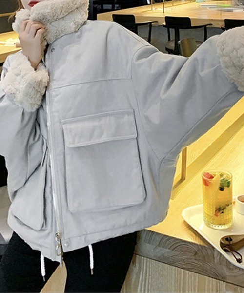 FRP(エフアールピー)の「YUGA フェイクムートン ボア ブルゾン ショートジャケットコート(ダウンジャケット/コート・レディース・ブラック/ライトブルー/イエロー/ピンク・FREE)」の8枚目の写真