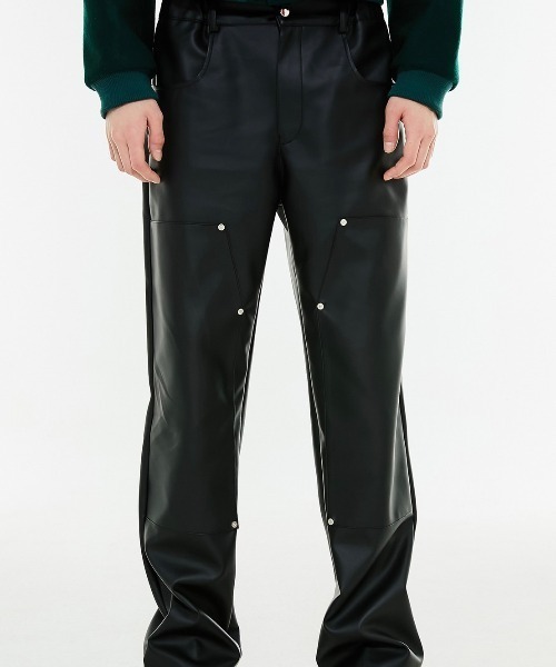 ANOTHERYOUTH（アナザーユース）の「【ANOTHERYOUTH/アナザーユース】leather carpenter pants/レザーパンツ スリムパンツ（その他パンツ・メンズ・ブラック/ダークグリーン・ONE SIZE）」の2枚目の写真