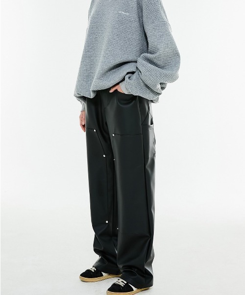 ANOTHERYOUTH（アナザーユース）の「【ANOTHERYOUTH/アナザーユース】leather carpenter pants/レザーパンツ スリムパンツ（その他パンツ・メンズ・ブラック/ダークグリーン・ONE SIZE）」の3枚目の写真