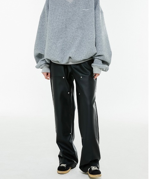 ANOTHERYOUTH（アナザーユース）の「【ANOTHERYOUTH/アナザーユース】leather carpenter pants/レザーパンツ スリムパンツ（その他パンツ・メンズ・ブラック/ダークグリーン・ONE SIZE）」の4枚目の写真