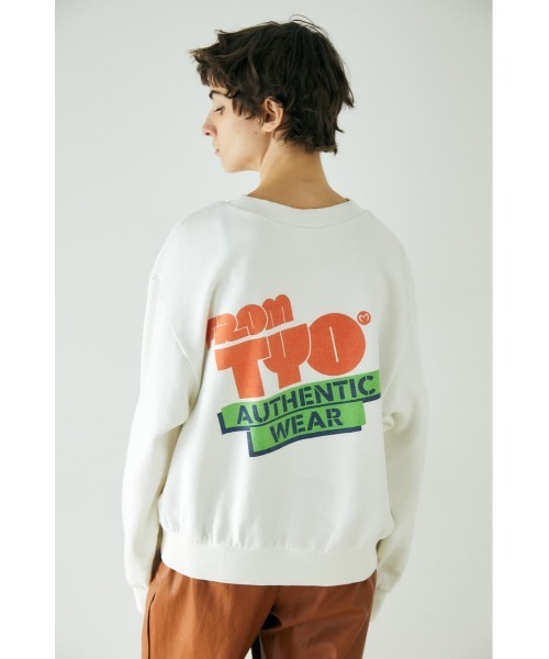 MOUSSY（マウジー）の「MOUSSY ROUNDED LOGO プルオーバー（スウェット・レディース・ブラック/ホワイト/ライトベージュ/ターコイズブルー・FREE）」の7枚目の写真