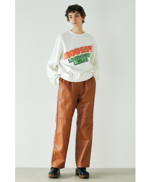 MOUSSY（マウジー）の「MOUSSY ROUNDED LOGO プルオーバー（スウェット・レディース・ブラック/ホワイト/ライトベージュ/ターコイズブルー・FREE）」の5枚目の写真