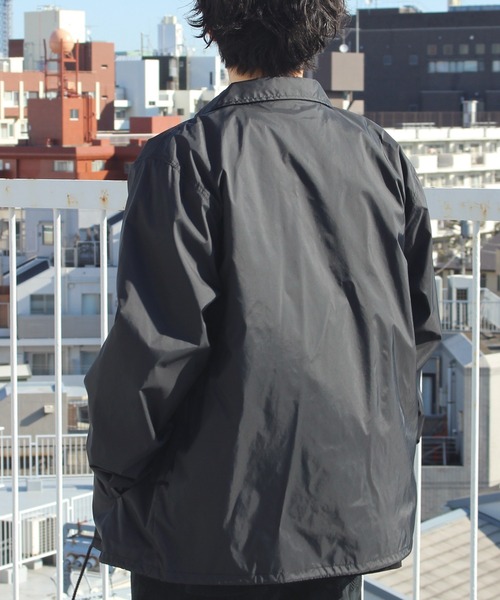LAVEANGE（ラビアンジェ）の「ナイロンコーチジャケット/オールドイングリッシュロゴ（ナイロンジャケット・メンズ・ブラック/ベージュ/カーキ・S/M/L/XL）」の7枚目の写真
