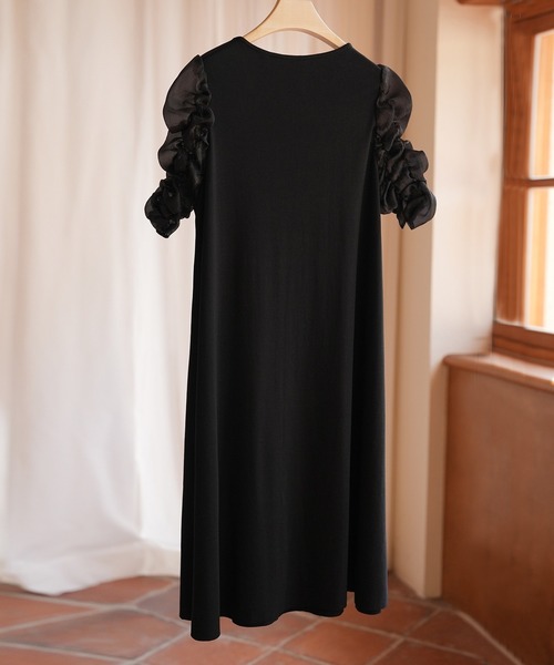 SAISON DE PAPILLON（セゾンドパピヨン）の「シアードッキングボリュームスリーブカットソーワンピース（ワンピース・レディース・ブラック・S/M/L）」の3枚目の写真