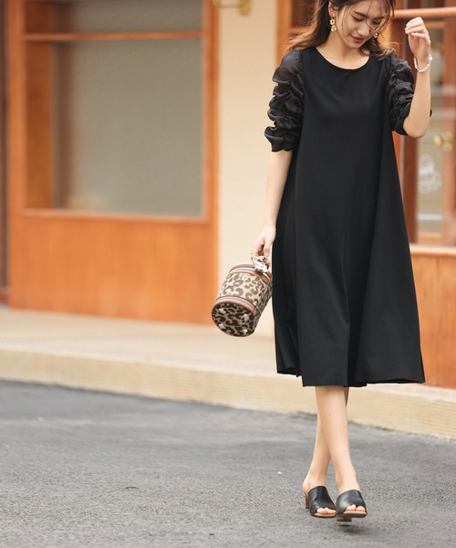 SAISON DE PAPILLON（セゾンドパピヨン）の「シアードッキングボリュームスリーブカットソーワンピース（ワンピース・レディース・ブラック・S/M/L）」の11枚目の写真