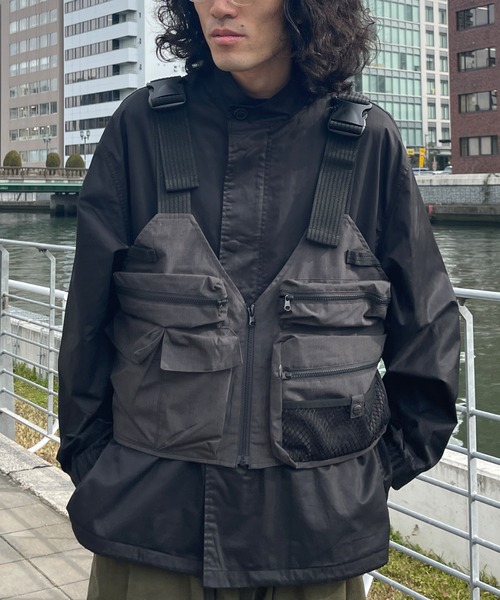 MOUNTAIN SMITH(マウンテンスミス)の「WEB限定/マウンテンスミス 難燃ユーティリティベスト(ベスト・メンズ・ブラック/ベージュ・MEDIUM/LARGE)」の6枚目の写真