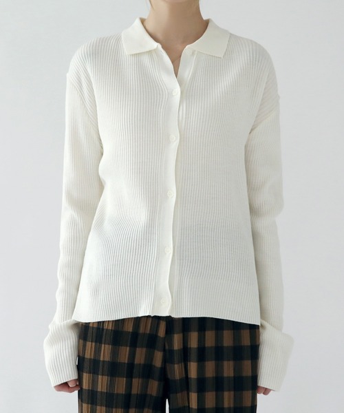 UNE MANSION（ユヌマンション）の「【8カラー展開】カラーネックリブニットカーディガン（カーディガン/ボレロ・レディース・ブラック/ベージュ/レッド/ピンク/ブルー/グリーン/アイボリー/レモンイエロー・FREE）」の11枚目の写真