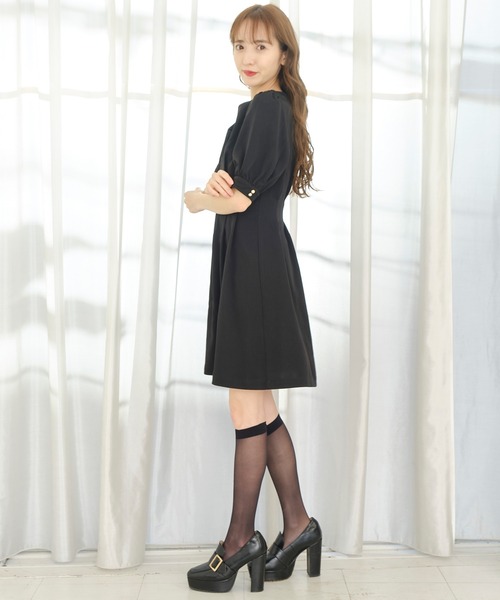 TITTY&CO.（ティティーアンドコー）の「レースケープレイヤードワンピース（ワンピース・レディース・ライトブルー/ブラック/ベージュ・SMALL/MEDIUM）」の9枚目の写真