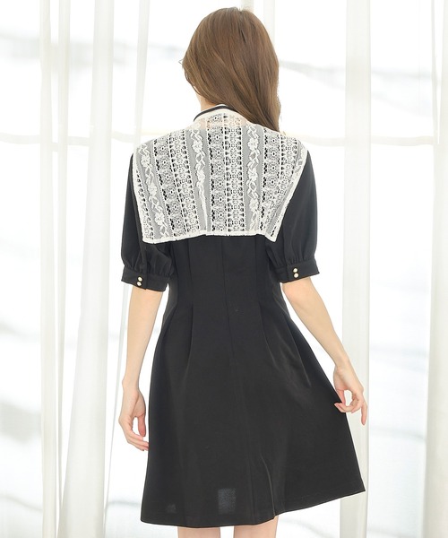 TITTY&CO.（ティティーアンドコー）の「レースケープレイヤードワンピース（ワンピース・レディース・ライトブルー/ブラック/ベージュ・SMALL/MEDIUM）」の4枚目の写真