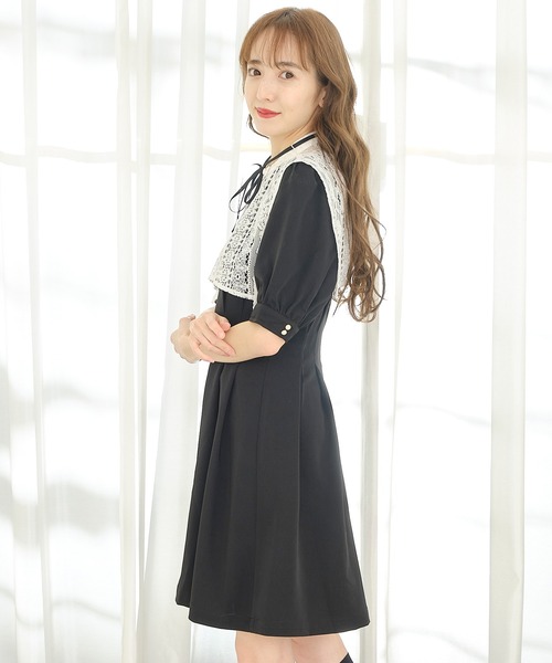 TITTY&CO.（ティティーアンドコー）の「レースケープレイヤードワンピース（ワンピース・レディース・ライトブルー/ブラック/ベージュ・SMALL/MEDIUM）」の8枚目の写真