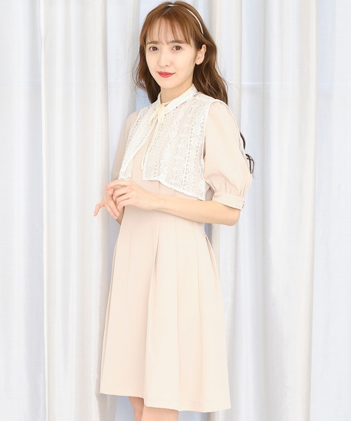 TITTY&CO.（ティティーアンドコー）の「レースケープレイヤードワンピース（ワンピース・レディース・ライトブルー/ブラック/ベージュ・SMALL/MEDIUM）」の12枚目の写真