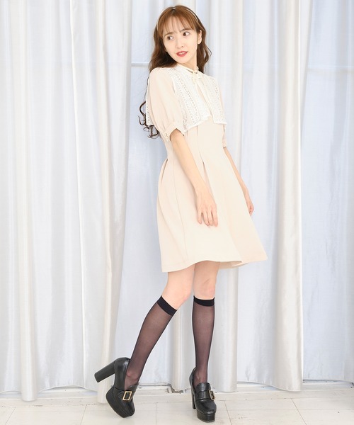 TITTY&CO.（ティティーアンドコー）の「レースケープレイヤードワンピース（ワンピース・レディース・ライトブルー/ブラック/ベージュ・SMALL/MEDIUM）」の15枚目の写真