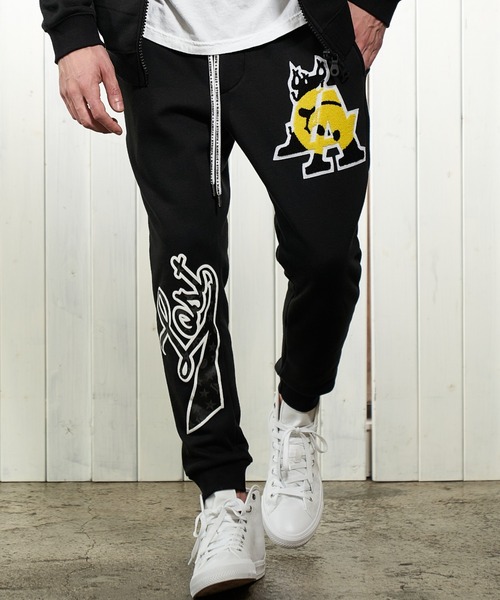 Stud Muffin スタッドマフィン ウルトラブッシュ Muffin スタッドマフィン のファッション Muffin スタッドマフィン ウルトラブッシュ レタードワッペン フォームプリントリブパンツ スウェットパンツ パンツ Stud Stud