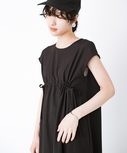 haco!(ハコ)の「半袖スタートとともにアクセ上手に! シンプルTシャツを大人っぽく見せる!ほどよい存在感で「もの足りない」を解決するバングルby who made me(バングル/リストバンド・レディース・シルバー・ONE SIZE)」の5枚目の写真