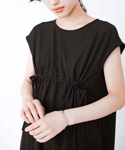 haco!(ハコ)の「半袖スタートとともにアクセ上手に! シンプルTシャツを大人っぽく見せる!ほどよい存在感で「もの足りない」を解決するバングルby who made me(バングル/リストバンド・レディース・シルバー・ONE SIZE)」の8枚目の写真