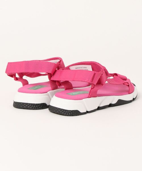 BENETTON (UNITED COLORS OF BENETTON)(ベネトンユナイテッドカラーズオブベネトン)の「キッズスポーティアンクルストラップサンダルB(サンダル・キッズ・ブラック/ピンク・32/34/36/31/33/35/30)」の3枚目の写真