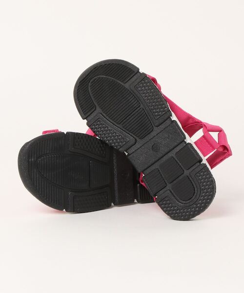 BENETTON (UNITED COLORS OF BENETTON)(ベネトンユナイテッドカラーズオブベネトン)の「キッズスポーティアンクルストラップサンダルB(サンダル・キッズ・ブラック/ピンク・32/34/36/31/33/35/30)」の4枚目の写真