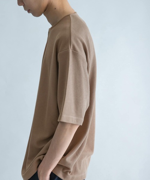 FORK&SPOON（フォークアンドスプーン）の「FORK&SPOON　カノコヘンリーネックTシャツ（Tシャツ/カットソー・メンズ・ブラック/ブラウン・5/4）」の3枚目の写真