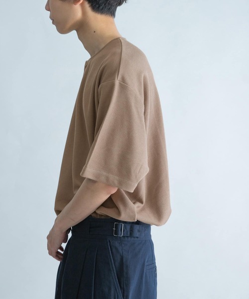 FORK&SPOON（フォークアンドスプーン）の「FORK&SPOON　カノコヘンリーネックTシャツ（Tシャツ/カットソー・メンズ・ブラック/ブラウン・5/4）」の7枚目の写真