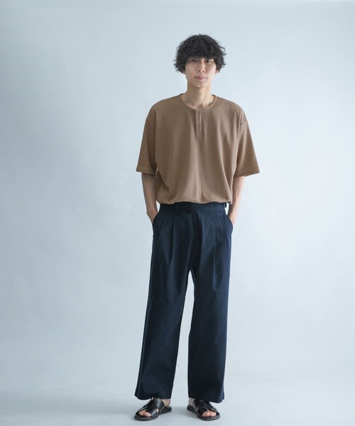 FORK&SPOON（フォークアンドスプーン）の「FORK&SPOON　カノコヘンリーネックTシャツ（Tシャツ/カットソー・メンズ・ブラック/ブラウン・5/4）」の4枚目の写真