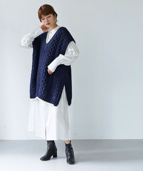 HER CLOSET（ハークローゼット）の「【shemoshelly】ケーブルBIGニットベスト（ベスト・レディース・マスタード/ブラック×ホワイト/ネイビー×ホワイト/ベージュ×ブラック・M）」の22枚目の写真