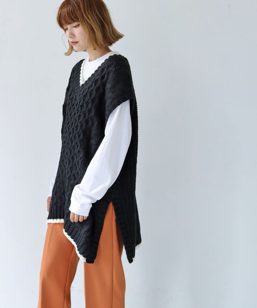 HER CLOSET（ハークローゼット）の「【shemoshelly】ケーブルBIGニットベスト（ベスト・レディース・マスタード/ブラック×ホワイト/ネイビー×ホワイト/ベージュ×ブラック・M）」の6枚目の写真