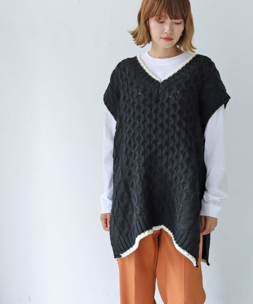 HER CLOSET（ハークローゼット）の「【shemoshelly】ケーブルBIGニットベスト（ベスト・レディース・マスタード/ブラック×ホワイト/ネイビー×ホワイト/ベージュ×ブラック・M）」の5枚目の写真