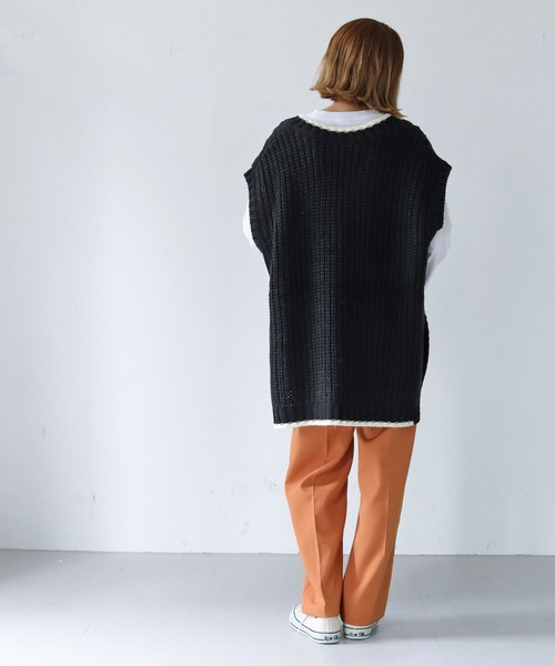 HER CLOSET（ハークローゼット）の「【shemoshelly】ケーブルBIGニットベスト（ベスト・レディース・マスタード/ブラック×ホワイト/ネイビー×ホワイト/ベージュ×ブラック・M）」の11枚目の写真