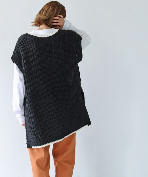 HER CLOSET（ハークローゼット）の「【shemoshelly】ケーブルBIGニットベスト（ベスト・レディース・マスタード/ブラック×ホワイト/ネイビー×ホワイト/ベージュ×ブラック・M）」の8枚目の写真