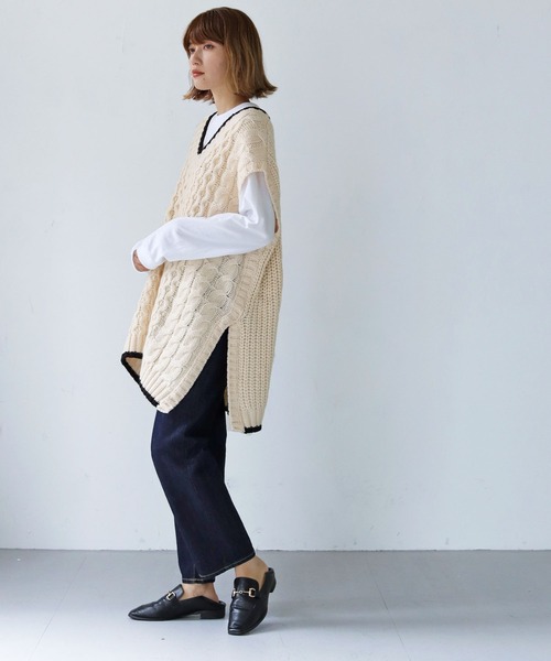 HER CLOSET（ハークローゼット）の「【shemoshelly】ケーブルBIGニットベスト（ベスト・レディース・マスタード/ブラック×ホワイト/ネイビー×ホワイト/ベージュ×ブラック・M）」の16枚目の写真