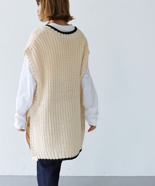 HER CLOSET（ハークローゼット）の「【shemoshelly】ケーブルBIGニットベスト（ベスト・レディース・マスタード/ブラック×ホワイト/ネイビー×ホワイト/ベージュ×ブラック・M）」の14枚目の写真