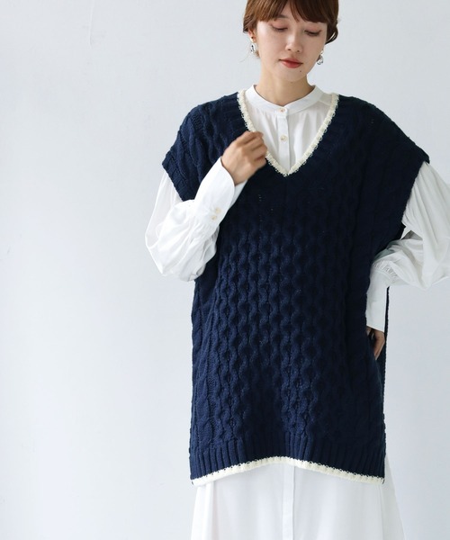 HER CLOSET（ハークローゼット）の「【shemoshelly】ケーブルBIGニットベスト（ベスト・レディース・マスタード/ブラック×ホワイト/ネイビー×ホワイト/ベージュ×ブラック・M）」の19枚目の写真