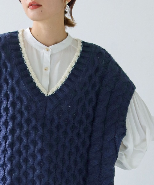 HER CLOSET（ハークローゼット）の「【shemoshelly】ケーブルBIGニットベスト（ベスト・レディース・マスタード/ブラック×ホワイト/ネイビー×ホワイト/ベージュ×ブラック・M）」の20枚目の写真