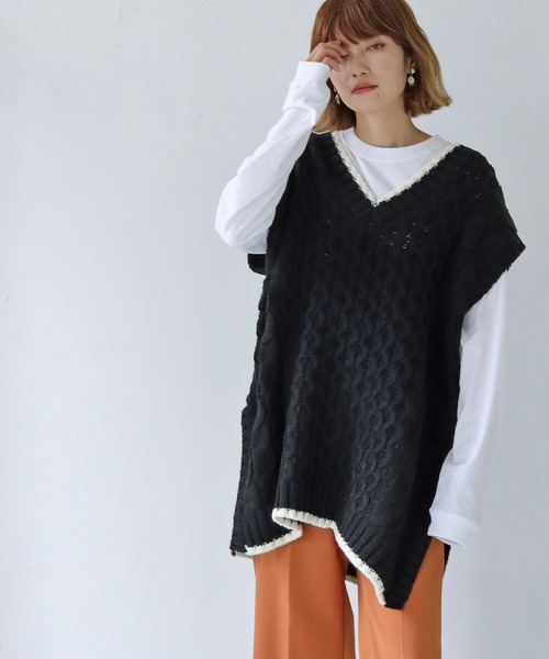 HER CLOSET（ハークローゼット）の「【shemoshelly】ケーブルBIGニットベスト（ベスト・レディース・マスタード/ブラック×ホワイト/ネイビー×ホワイト/ベージュ×ブラック・M）」の7枚目の写真