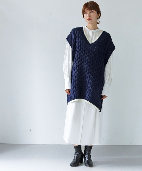 HER CLOSET（ハークローゼット）の「【shemoshelly】ケーブルBIGニットベスト（ベスト・レディース・マスタード/ブラック×ホワイト/ネイビー×ホワイト/ベージュ×ブラック・M）」の18枚目の写真