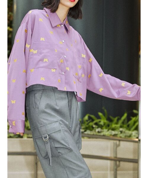 jouetie（ジュエティ）の「バタフライエンブロイダリーシャツ（シャツ/ブラウス・レディース・ブラック/ピンク/パープル/ベージュ・MEDIUM）」の20枚目の写真