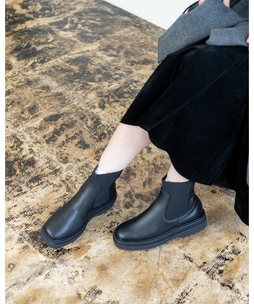 Emma Francis（エマフランシス）の「スクエアトゥ トラックソール サイドゴアブーツ（ブーツ・レディース・グリーン/ブラック/アイボリー・L/M/S）」の13枚目の写真