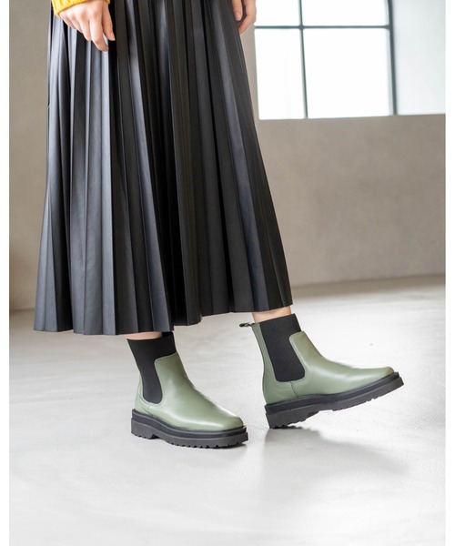 Emma Francis（エマフランシス）の「スクエアトゥ トラックソール サイドゴアブーツ（ブーツ・レディース・グリーン/ブラック/アイボリー・L/M/S）」の18枚目の写真